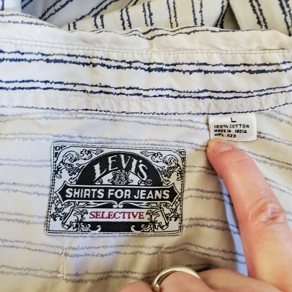 Levis mens short-sleeved button down shirt. Large. - Picture 5 of 10